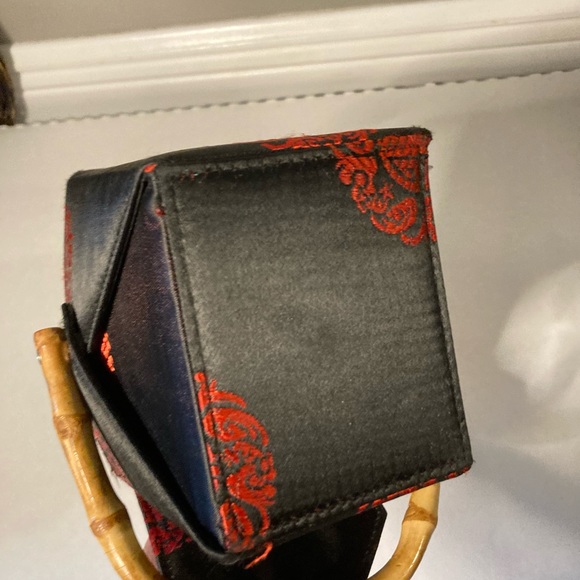 SOLD🖤Tozai Home 
Chinese Takeout Hand Bag 
Purse 
Red & Black 
Bamboo Handle. - Picture 7 of 9